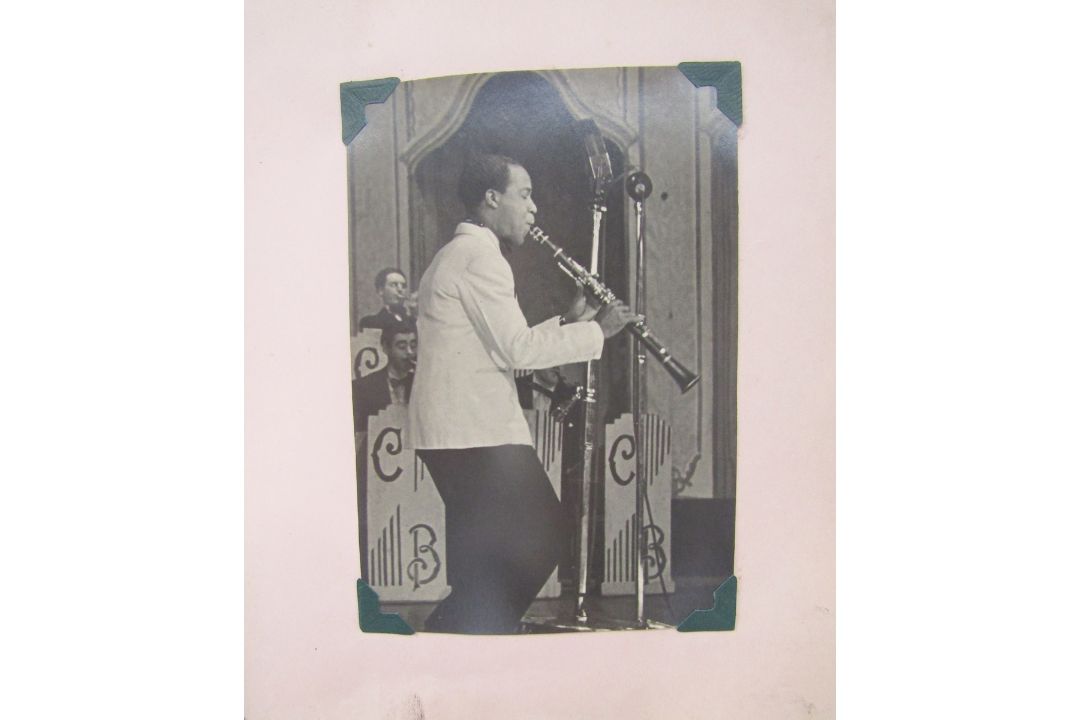 Autograph album of signed photographs and signatures, mainly 1940's bands - Image 14 of 20