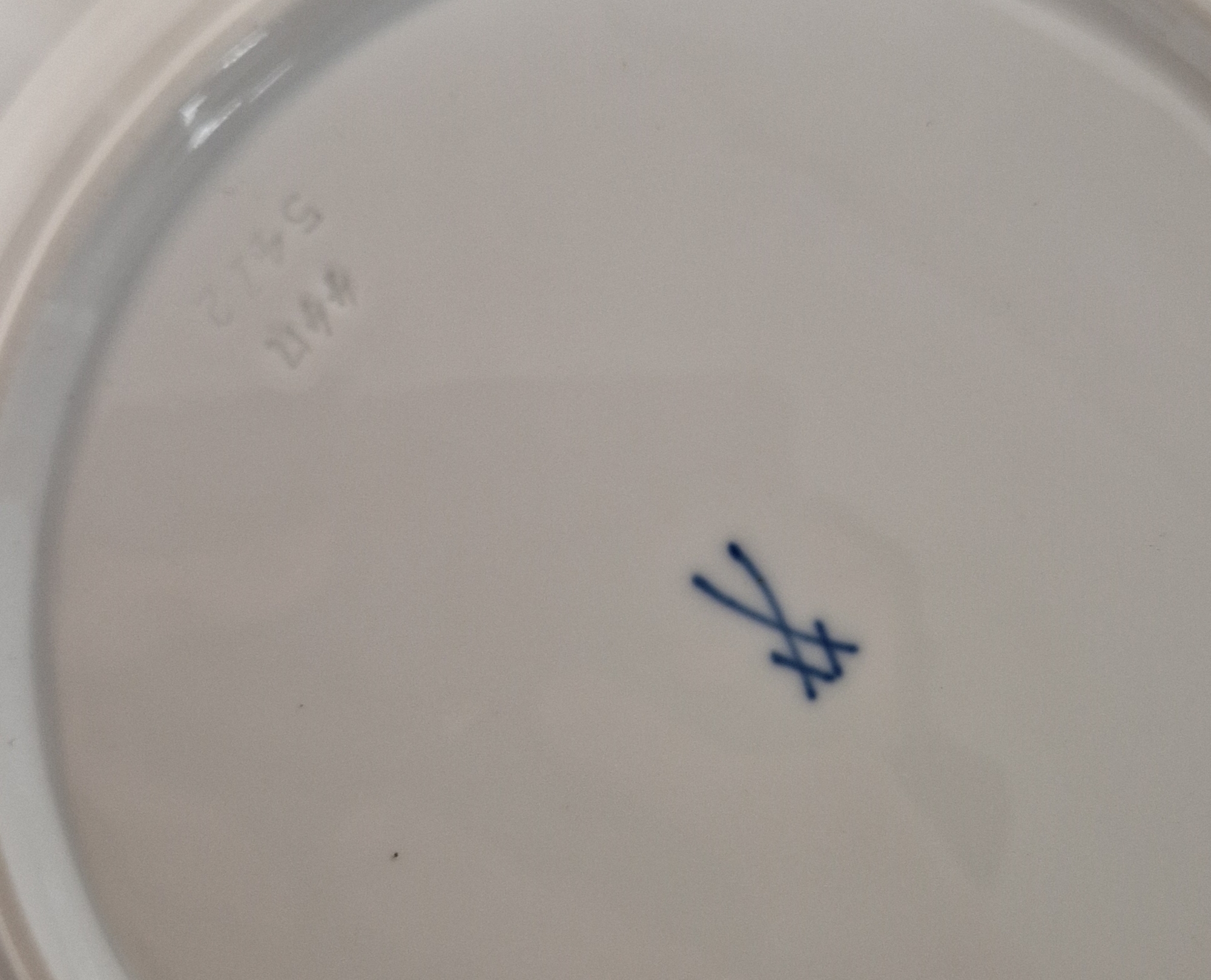 A group of 19th and early 20th century Meissen Swan Service plates and saucers, blue crossed swords, - Image 5 of 10