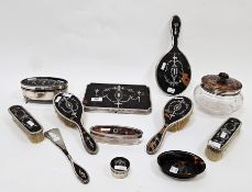 George V Walker & Hall silver and tortoiseshell dressing table set, Sheffield 1912, each piece