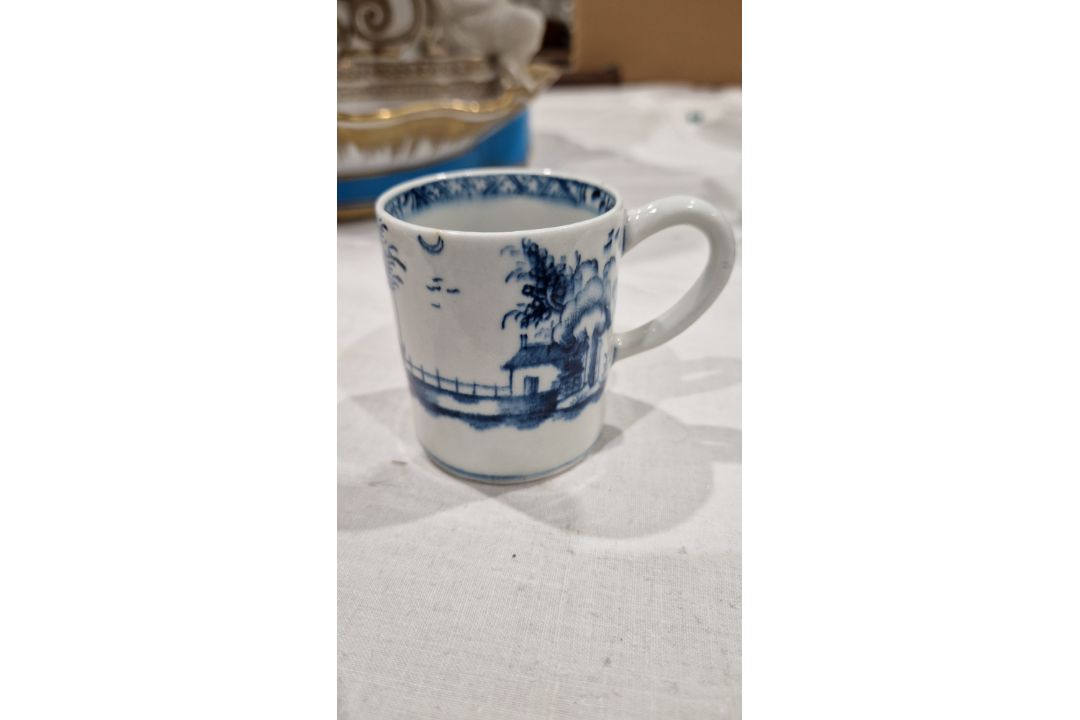 Lowestoft porcelain blue and white coffee can, circa 1765-75, painted with a house in landscape - Image 2 of 13