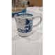 Lowestoft porcelain blue and white coffee can, circa 1765-75, painted with a house in landscape - Image 2 of 13