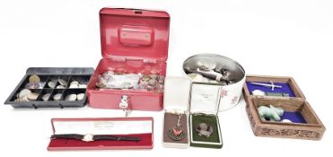 Mixed collectables items including two Conway Stewart fountain pens with 14ct nib, Parker fountain