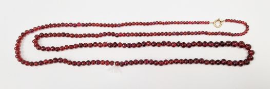 Garnet bead necklace, single-strand, graduated, 84cm