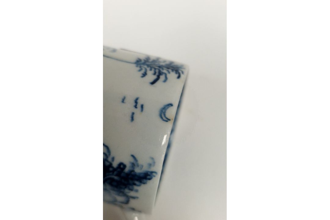 Lowestoft porcelain blue and white coffee can, circa 1765-75, painted with a house in landscape - Image 13 of 13