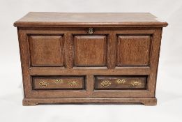 18th century oak mule chest, the plain hinged top with ogee moulded edge, three-panel front with two