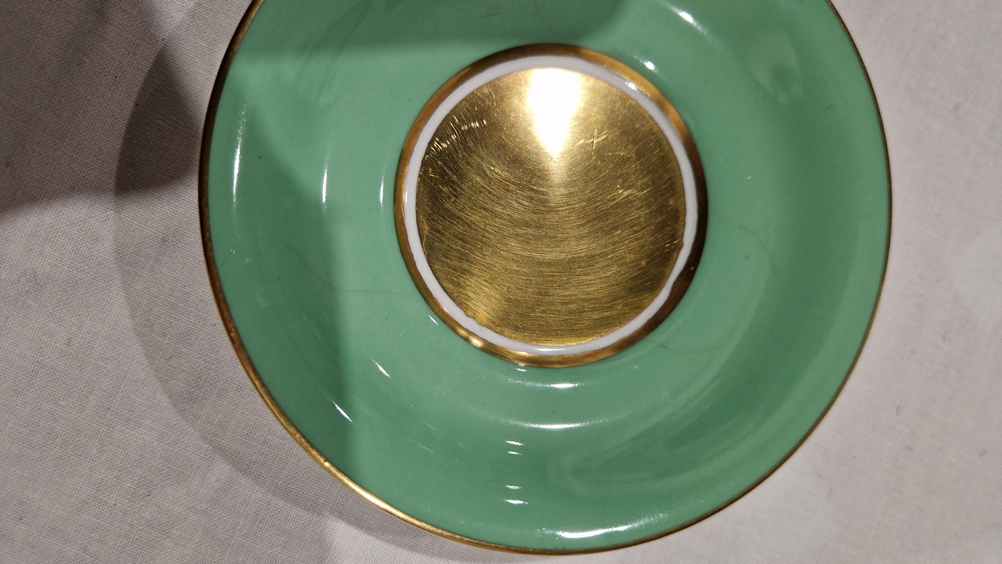 Cased Art Deco New Chelsea (Staffordshire) green and gilt ground set of six coffee cans and saucers, - Image 5 of 9