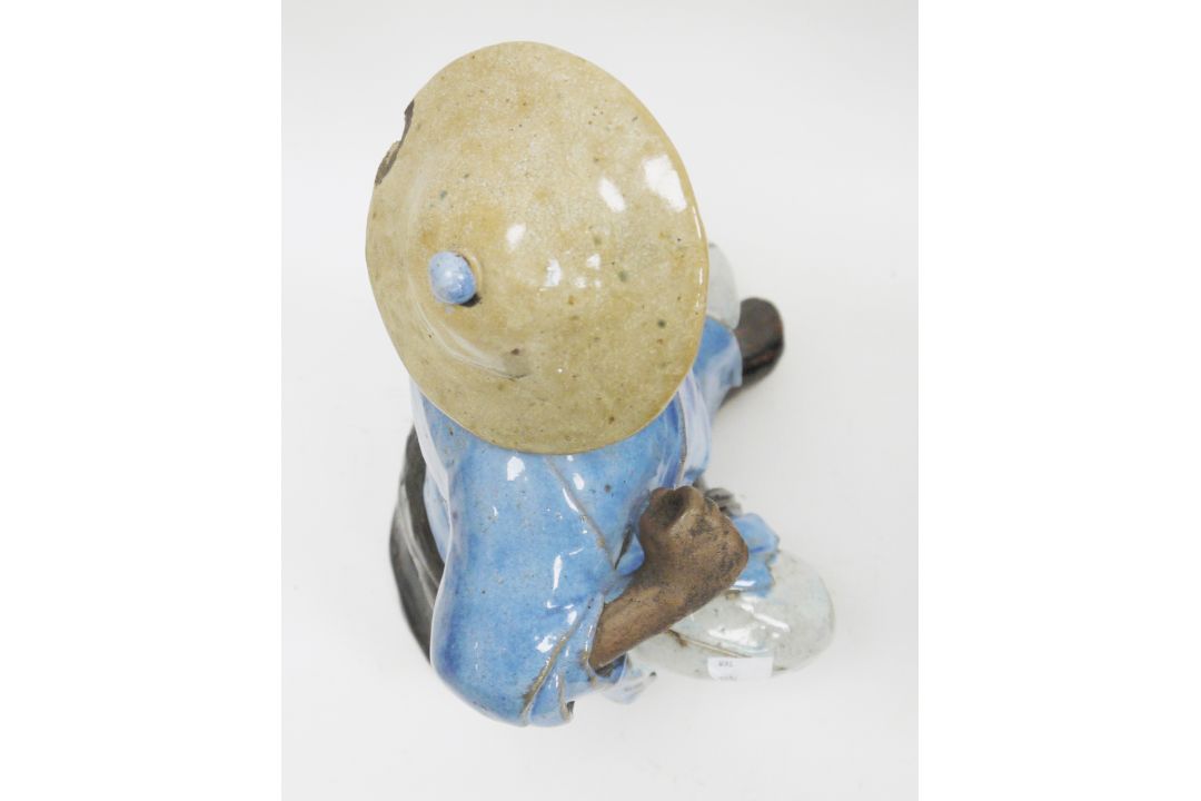 Two ceramic figures of Chinese figures, possibly fishermen (lacking rods) (2)  Condition Report - Image 9 of 11