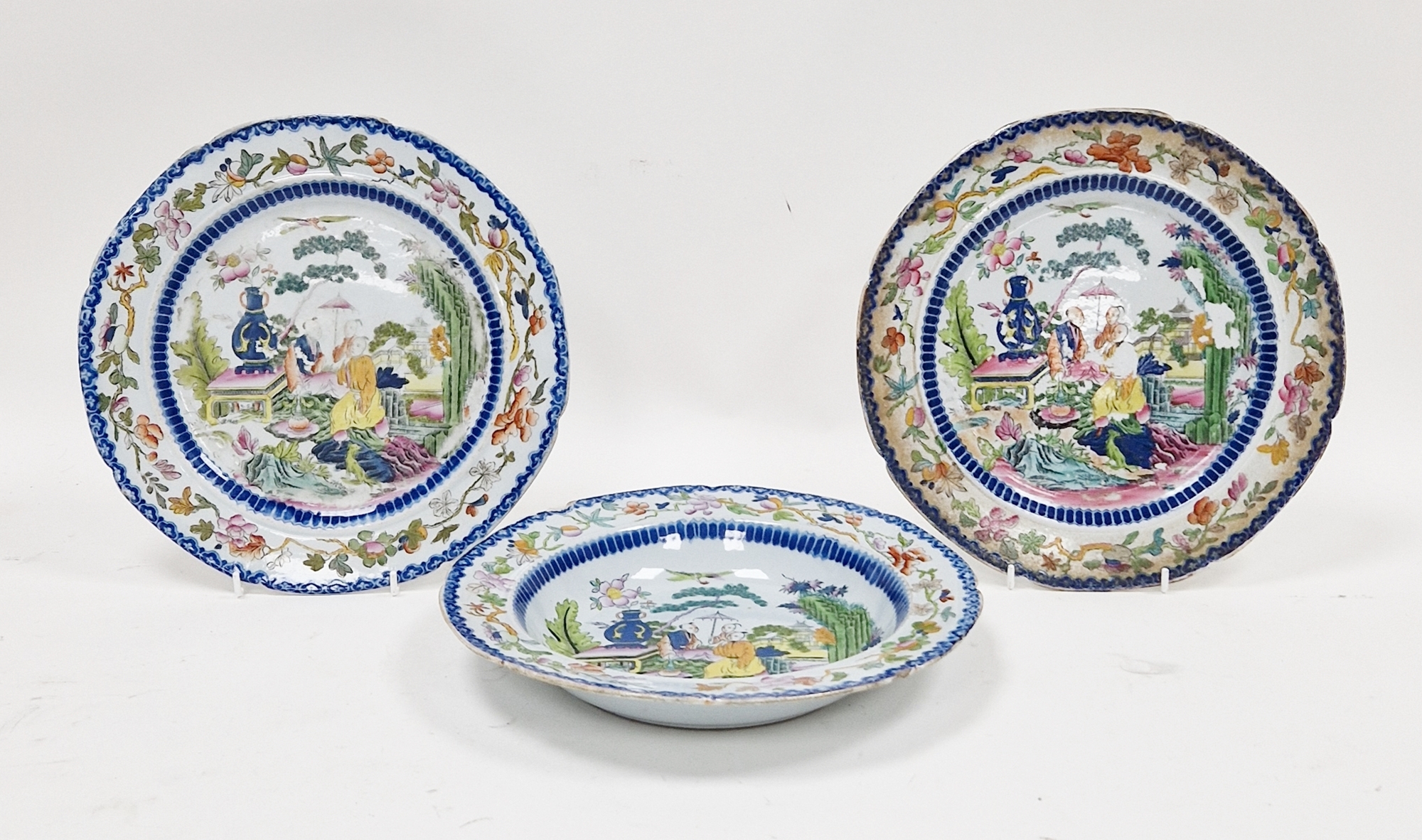 Mason's ironstone china soup-plate and two dinner-plates in the 'Mogul' pattern, early 19th