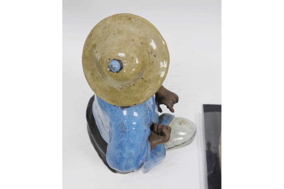 Two ceramic figures of Chinese figures, possibly fishermen (lacking rods) (2)  Condition Report - Image 8 of 11