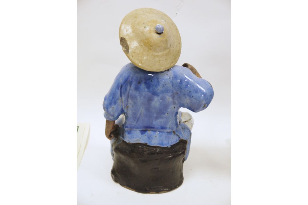 Two ceramic figures of Chinese figures, possibly fishermen (lacking rods) (2)  Condition Report - Image 5 of 11