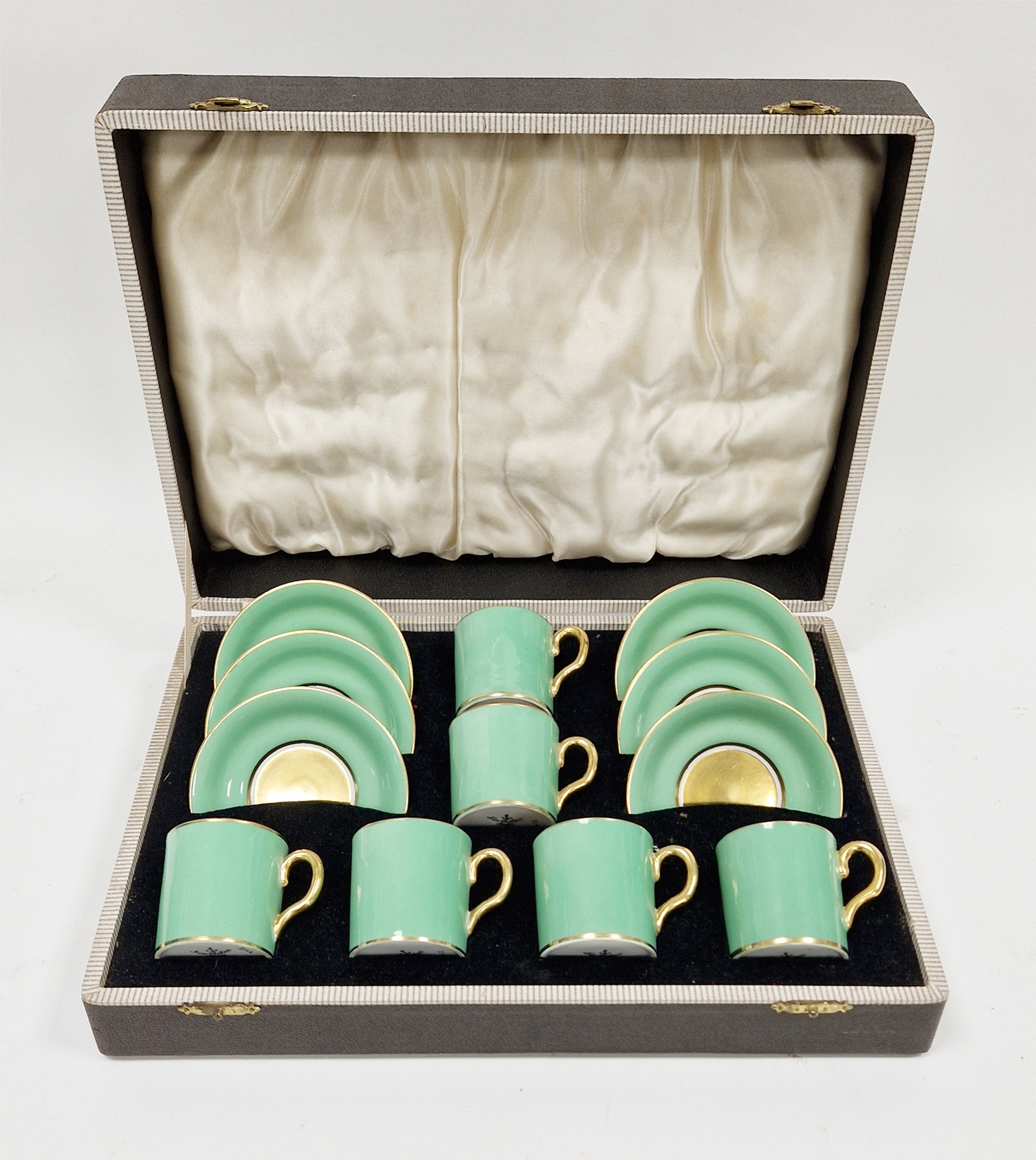 Cased Art Deco New Chelsea (Staffordshire) green and gilt ground set of six coffee cans and saucers,