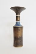 Lucie Rie (1902-1995, Austrian/British) Porcelain vase  (circa 1960) Of cylindrical form, with