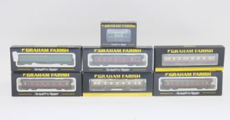 Graham Farish by Bachmann N gauge model railway coaches and rolling stock to include 377-526A 20 ton