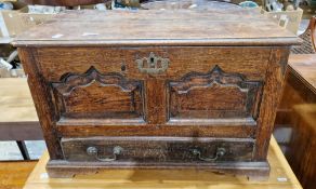 18th century oak mule chest of small proportions, the lid with thumb moulded edge over two carved