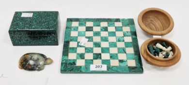 Small malachite and marble chess board, 18cm wide and a malachite and marble chess set (one