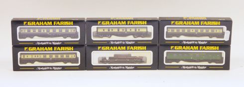 Graham Farish by Bachmann N gauge model railway coaches to include 374-077C MK1 corridor brake