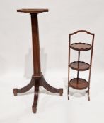 Early 20th century mahogany jardiniere stand in the regency manner, the cross-shaped top with