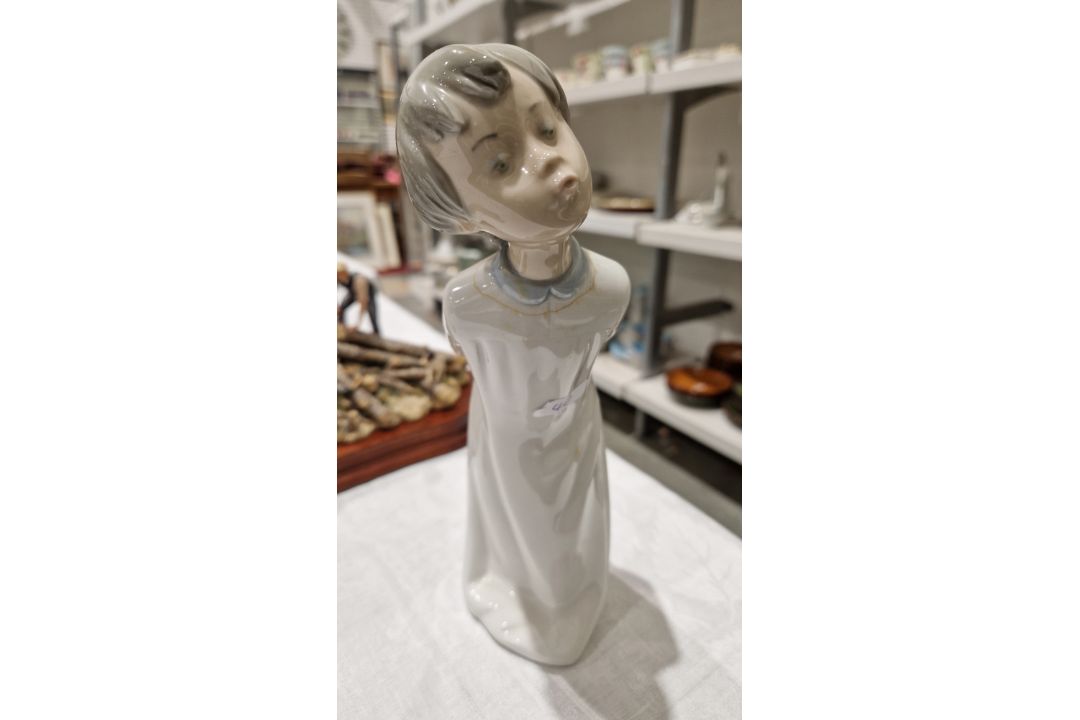 Lladro figure of girl with cello, another Edwardian-style lady with parasol, another girl seated - Image 4 of 13