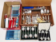 Quantity plated table flatware to include set of six silver teaspoons, mother-of-pearl handled