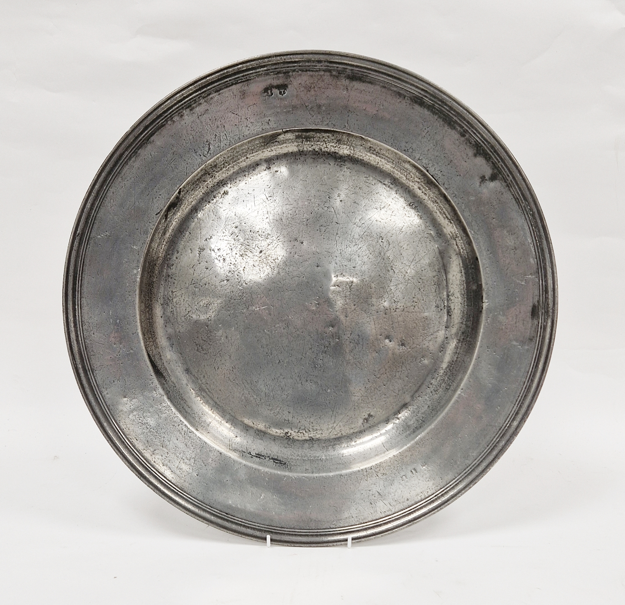Pewter charger by Thomas Leapidge of London, circa 1690, with multiple reeded rim, hallmarked and