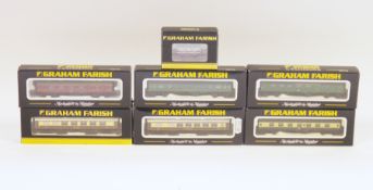 Graham Farish by Bachmann N gauge model railway coaches and rolling stock to include 373-678A 14T