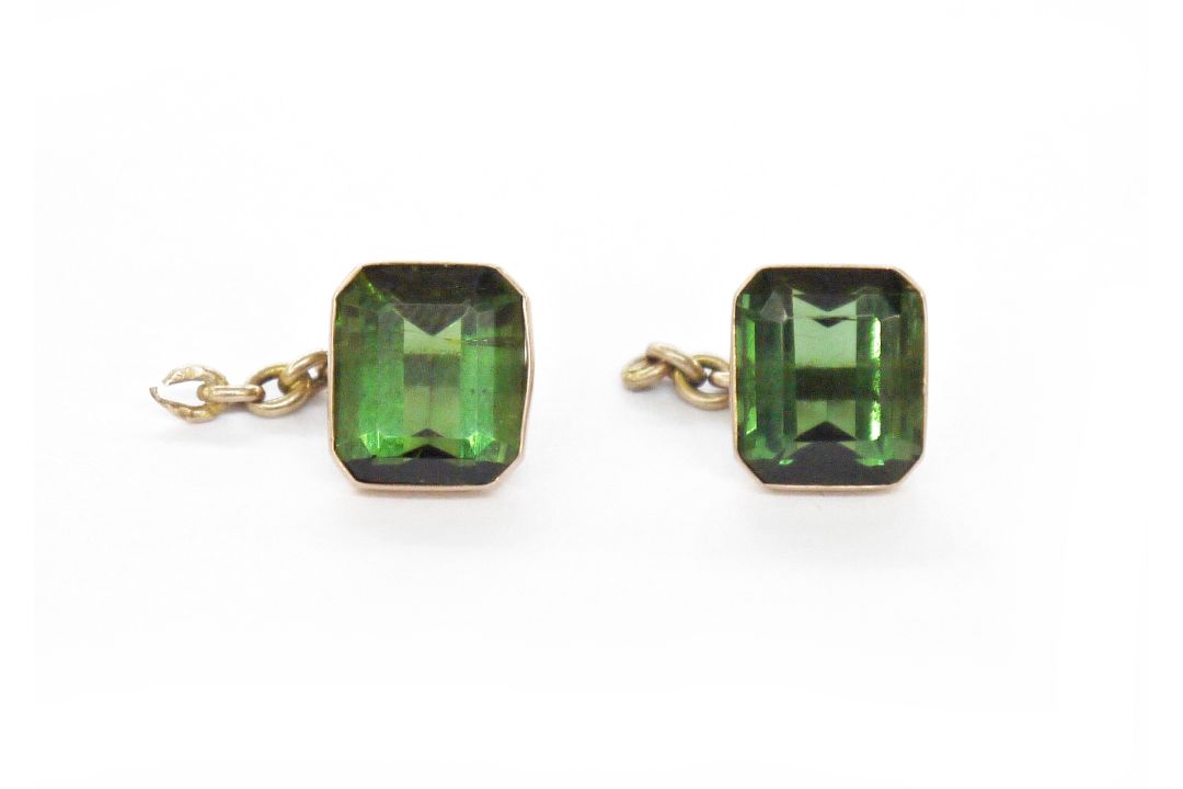 Pair of emerald-cut green tourmaline cufflinks in gold-coloured mounts with chain link (missing back - Image 1 of 2