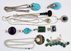 Agate pendant on silver rope-pattern heavy chain, stamped 925, a silver and turquoise pendant on
