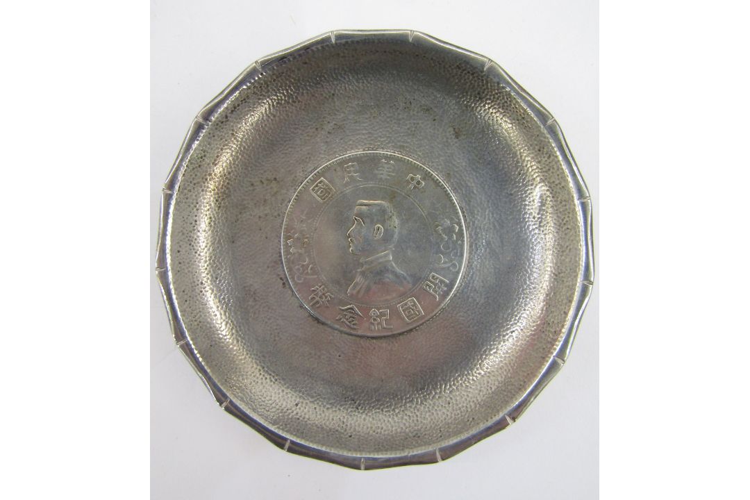 A silver spoon in the 17th century style by the Goldsmiths & Silversmiths Co. Ltd London 1901, three - Image 3 of 9