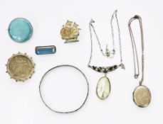 Early 20th century silver necklace hung with a blister pearl pendant beneath a leaf decorated bar,