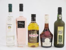 Assortment of spirits and alcohol comprising Drambuie Prince Charles Edward Stuart's liqueur 70cl
