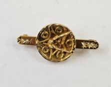 A 10k gold brooch, the central oval panel with abstract decoration on engraved bar, 2g approx
