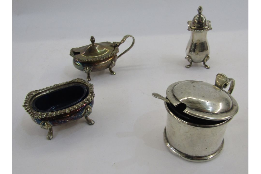 A silver spoon in the 17th century style by the Goldsmiths & Silversmiths Co. Ltd London 1901, three - Image 5 of 9