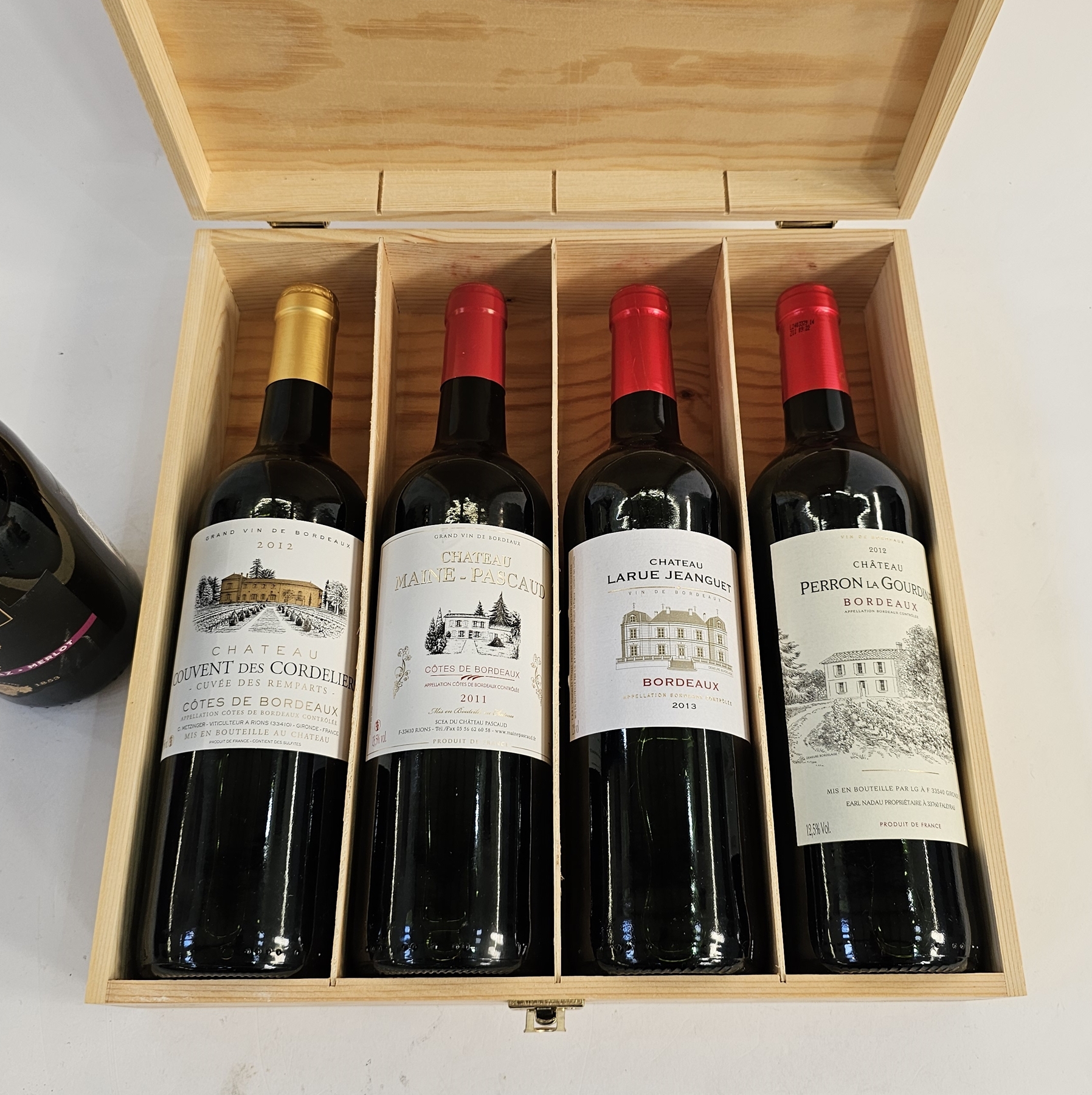 Chateau et Domaines Bordeaux Premium Wines Collection comprising Chateau Couvent des Cordeliers - Image 2 of 2