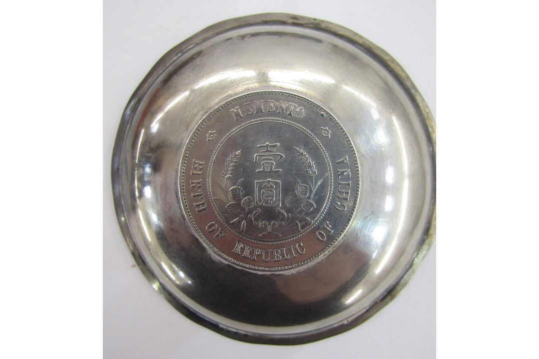 A silver spoon in the 17th century style by the Goldsmiths & Silversmiths Co. Ltd London 1901, three - Image 4 of 9