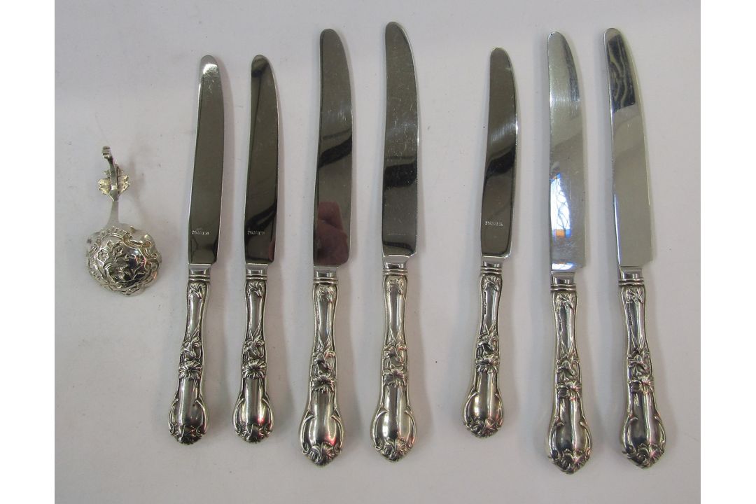 Seven sterling handled knives, floral and scroll decorated, and continental silver small caddy spoon - Image 2 of 3