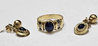 Gold-coloured metal, sapphire and diamond ring, the oval cabochon sapphire flanked by four small