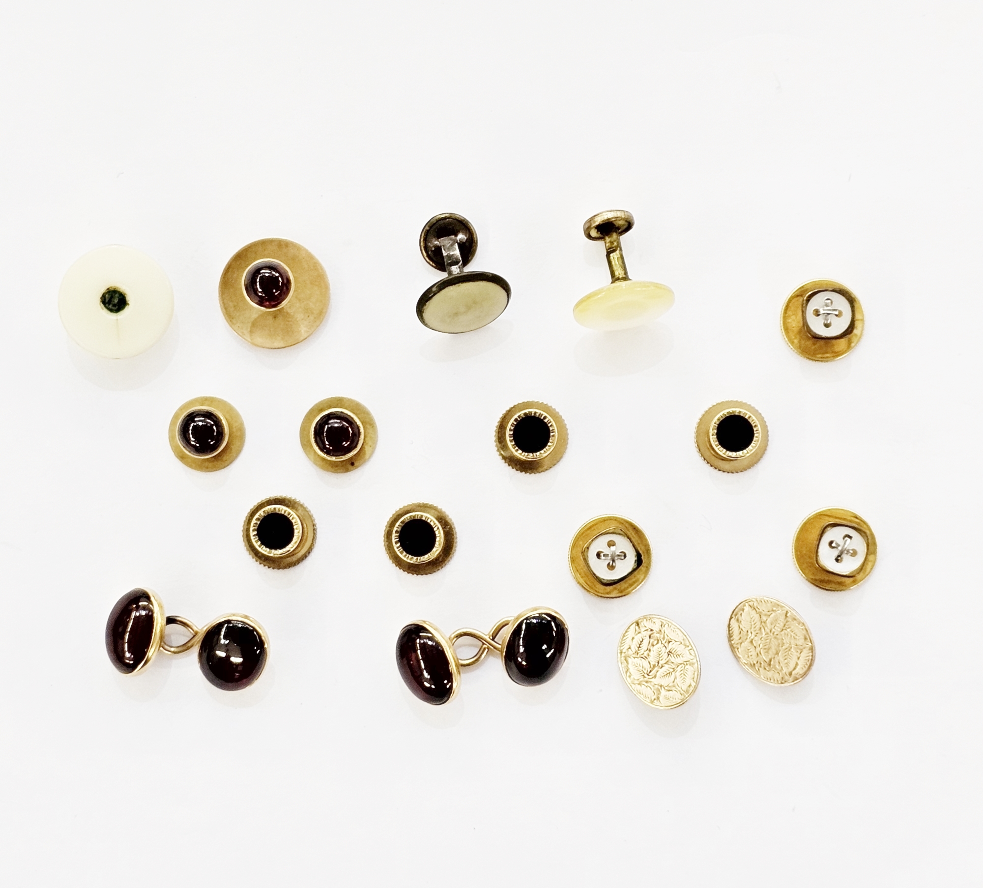 Pair of gold-coloured chain link cufflinks set with oval cabochon garnets and a single 9ct gold oval