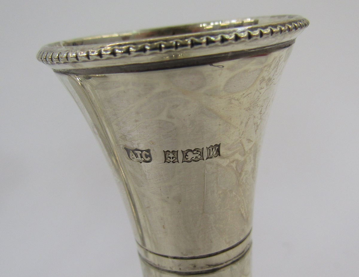 George V silver back three piece dressing table set, Birmingham 1918, R. Smith, comprising hand held - Image 3 of 4