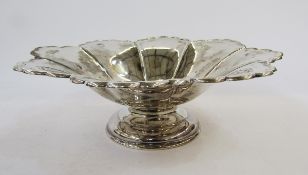 Silver pedestal bowl, Sheffield 1932, William Lister & Sons, of petal form with scalloped edge on