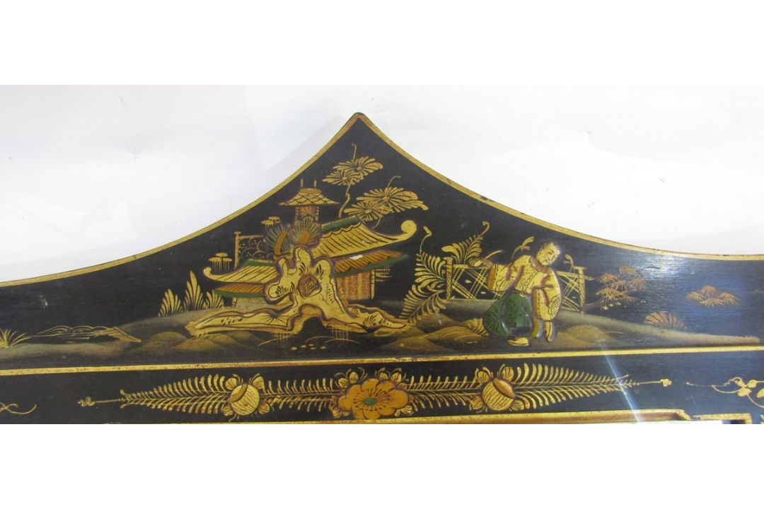Japanned wall mirror with pagoda-style pediment with gilt chinoisierie and floral decoration on a - Image 2 of 8