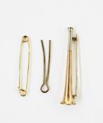 9ct three coloured gold novelty bar brooch modelled as a hunting horn, 6.5cm approx 5.5g