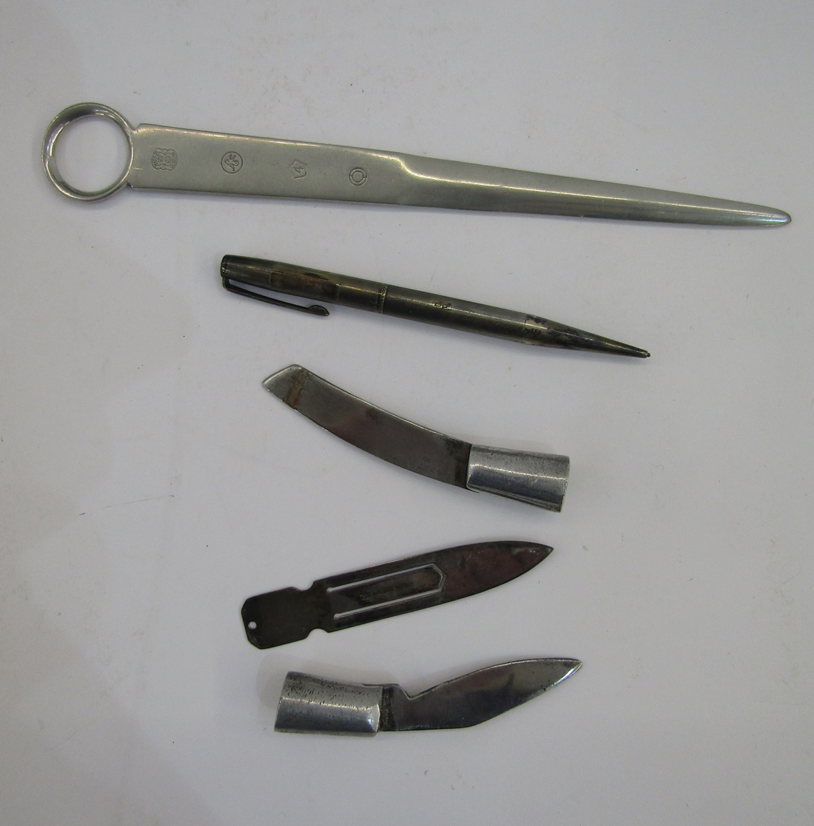 Silver propelling pencil with engine turned decoration, a silver Sheaffer propelling biro with - Image 3 of 4