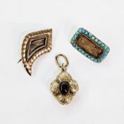 Late Georgian gold and turquoise memorial brooch set with plaited hair, inscription for 1823, a 19th