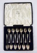Twelve silver teaspoons, Old English pattern, Sheffield 1914, cased