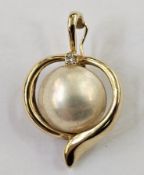 Gold-coloured metal and pearl pendant, the pearl in heart-shaped setting