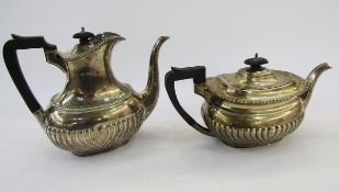 George V silver matching coffee pot and tea pot, Sheffield 1923, Goldsmiths & Silversmiths Co Ltd,