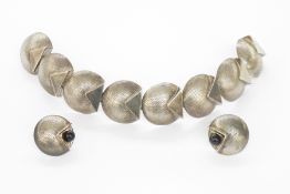 Silver bracelet and earrings set, maker UH, London 1990, the bracelet formed of textured circular