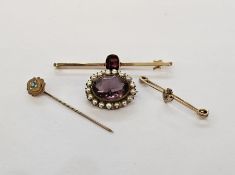 Gold bar brooch set within oval mix cut garnet, marked 9ct, 3.1g approx., a gold bar brooch set with