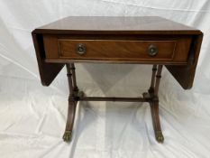 A small Regency style mahogany sofa table. H.51 W.51 D.45.5cm. Extended W.88.5cm.