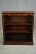 An early 20th century mahogany open bookcase. H.108 W.100 D.31cm.